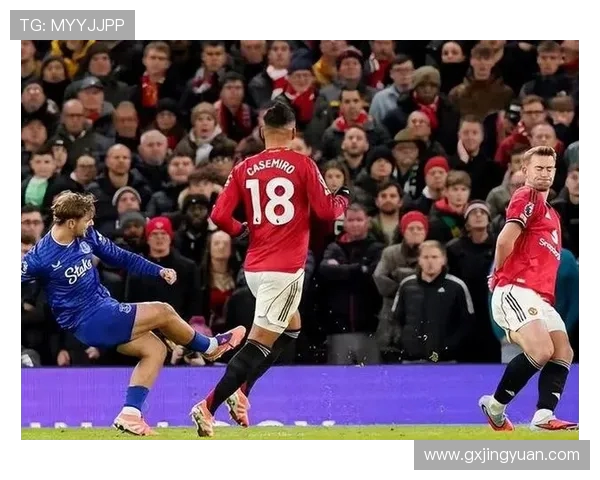 热闻｜爆冷！0-1不敌少一人对手，曼联时隔12年在英超主场再输埃弗顿